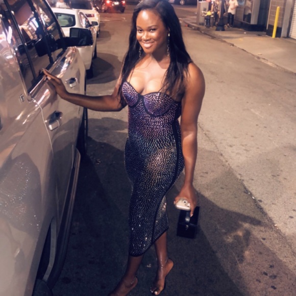 Hi everyone! I’m Sasha & Welcome to my Closet❤️ - Picture 3 of 6